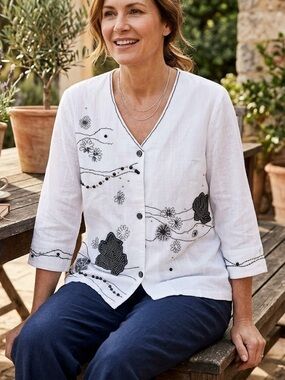ALIA PETITES White Embroidered Floral Button Up Blouse 10P Lightweight Luxury
